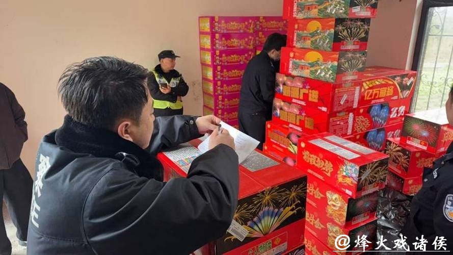 深夜跨省运输,藏于车库、小木屋,金山警方查处10起涉烟花爆竹类违法犯罪案 深夜跨省运输,藏于车库、小木屋,金山警方查处10起涉烟花爆竹类违法犯罪案